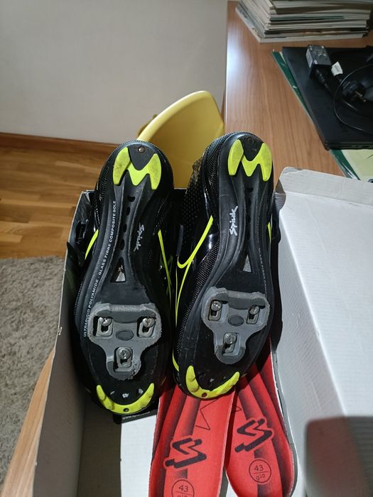 Capacete ciclismo e sapatos