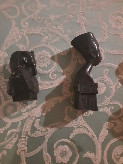 Egipskie figurki  alabastrowe. Nefretete i Tutenchamona