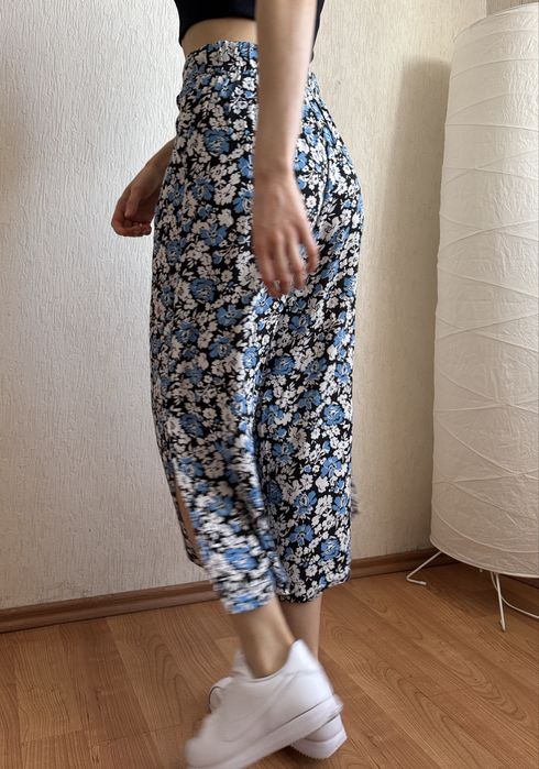 Літні вкорочені брюки з розрізами по сторонах XS