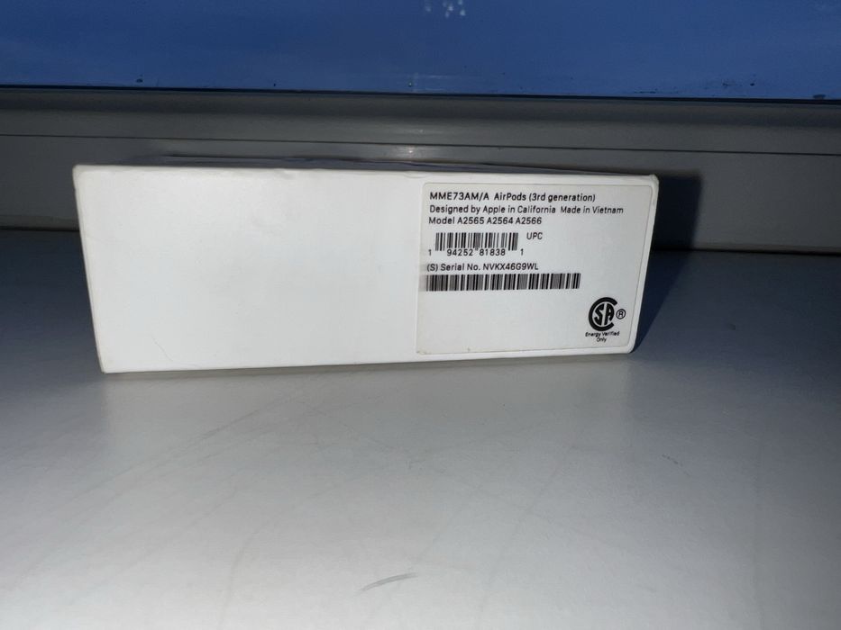 Airpods 3 оригінал (правий навушник хрипить)