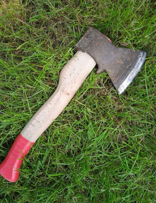 Продам стару сокиру