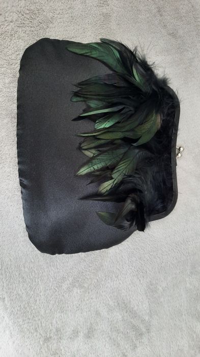 Cluntchs com penas Parfois