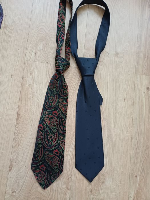 Sprzedam  zestaw  2 krawatów.