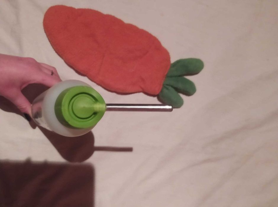 Poidełko 450 mil, poduszka marchewka, pień do gryzienia + XL  siana