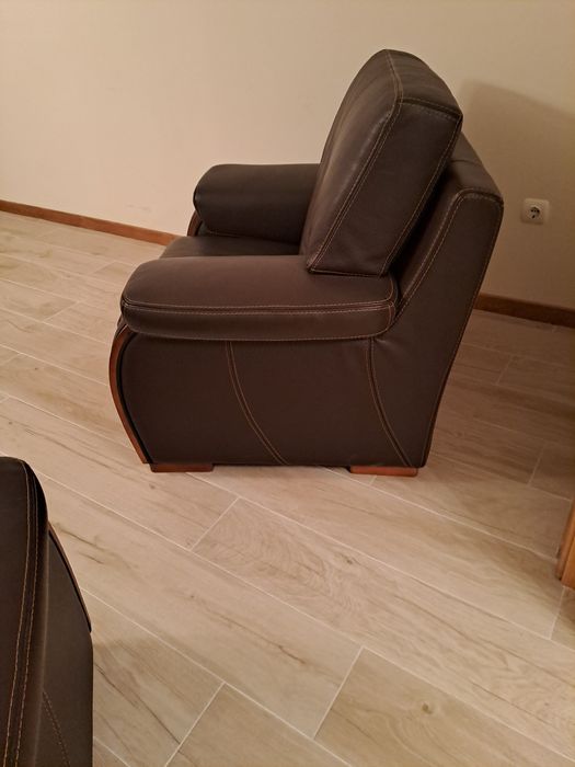 Sofás em pele como novos