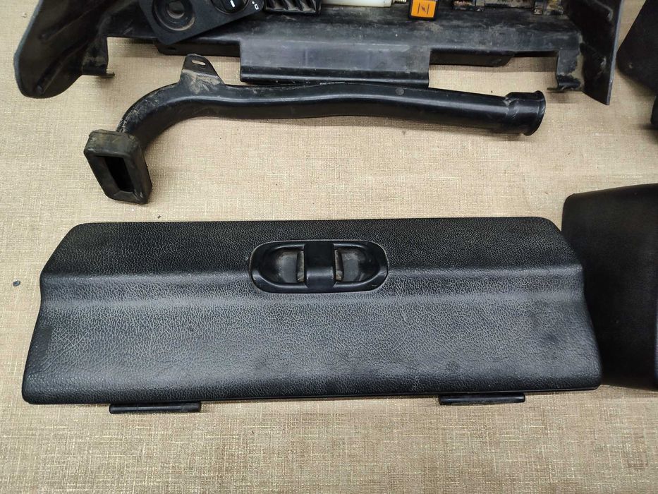 Пластик салону нива тайга 21213 щиток рамка борода панель козирок 2121