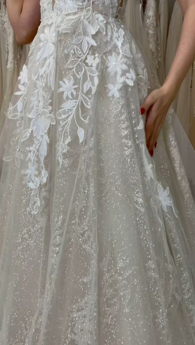 Liretta Liberica, Suknia ślubna, literka A, księżniczka, odkryte plecy