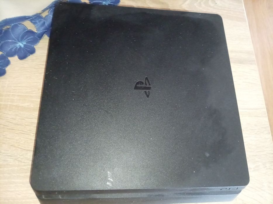 PlayStation 4 slim