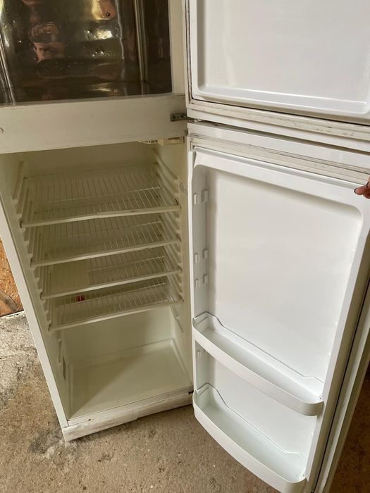 Frigorífico com arca congeladora