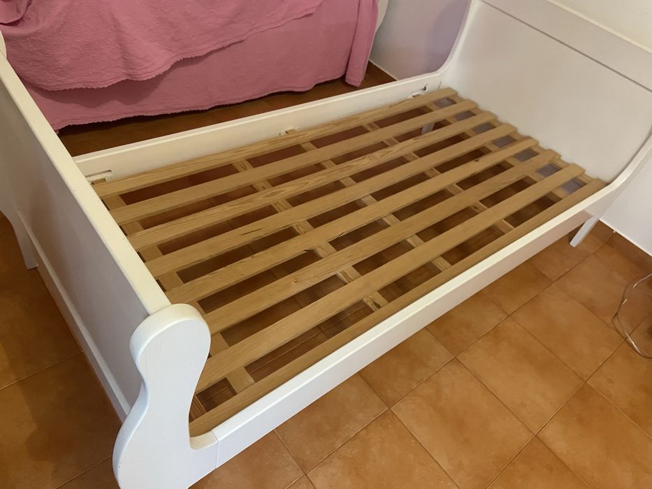 Cama clássica branca de criança + colchão