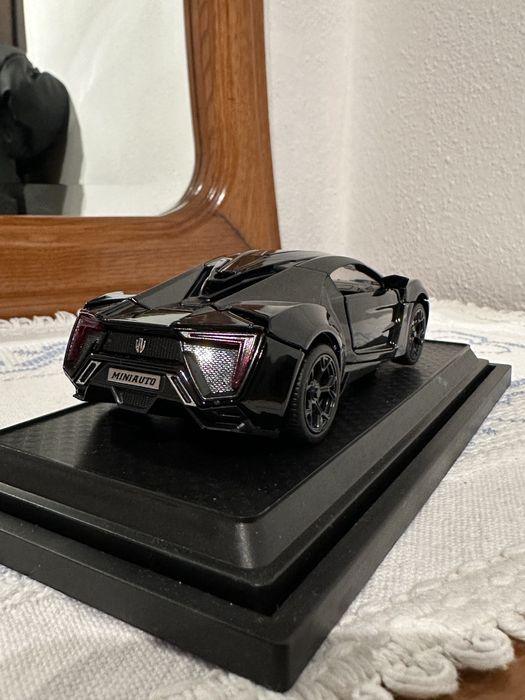 Vendo carro miniatura escala 1:32