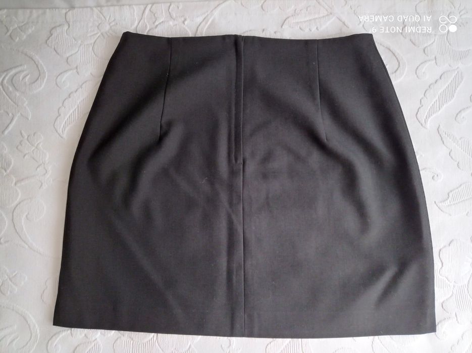 Saia tecido preta
