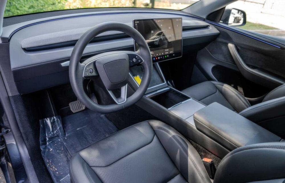 Tesla Model Y Long Range      2026