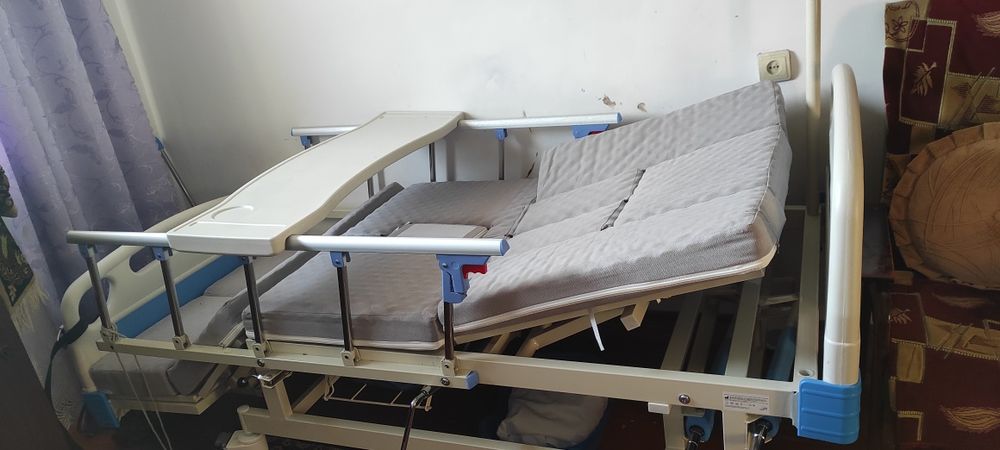 Самовивіз Ліжко медичне з туалетом для тяжкохворих