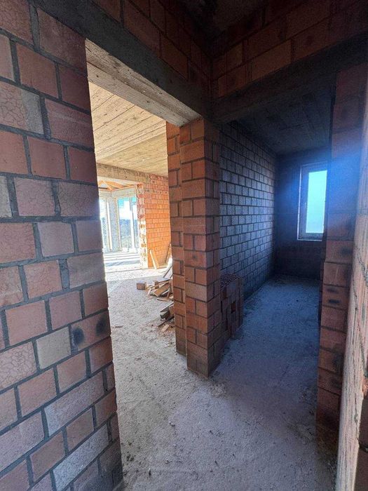 Продається новозбудований будинок в Остриці