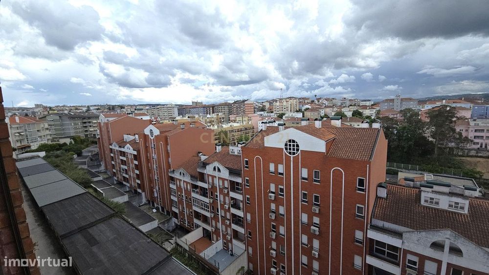 Arrendamento T3 com sótão, garagem e arrumo - Rua Padre Manuel da Nóbr