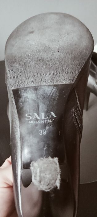 Czarne szpilki zabudowane