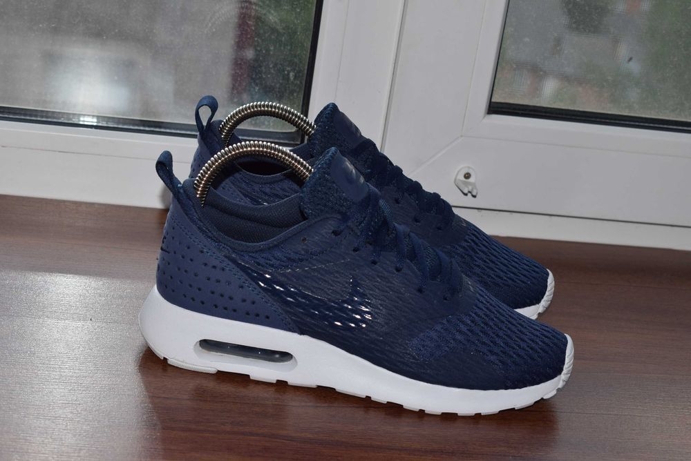 Nike Air Max Tavas (Кроссовки Найк Аирмакс 90 95 97 270 tn plus )