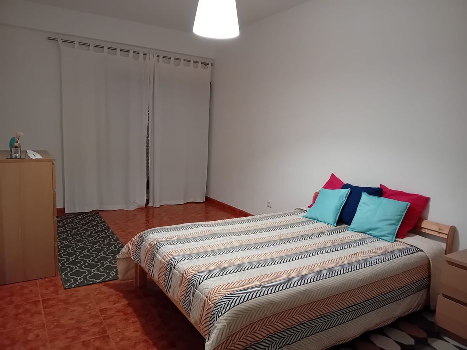 Alugo quarto Infantado-Loures