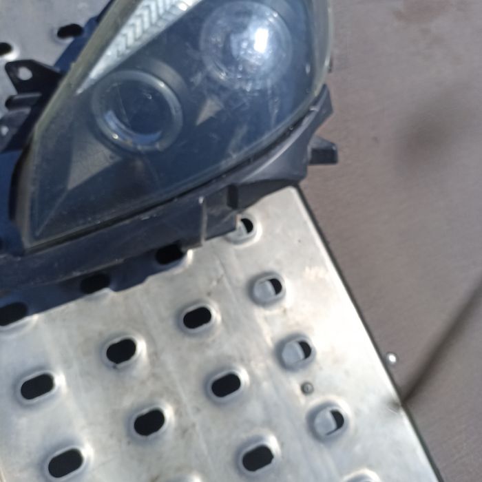 Lampa przednia lewa Renault Clio 3