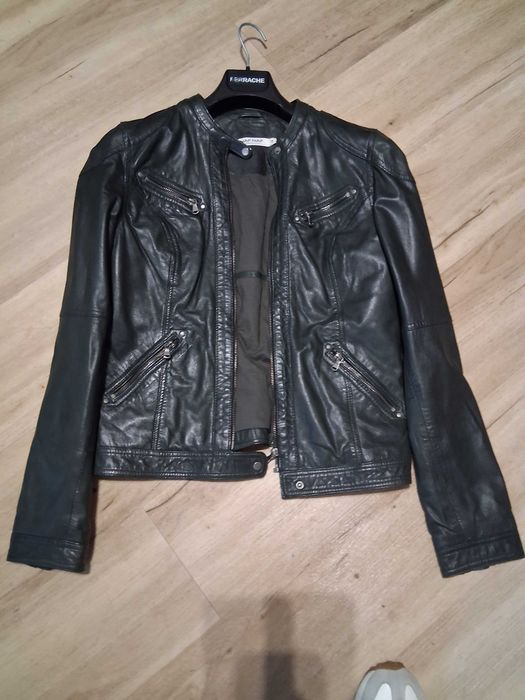 Casaco de pele curto em verde