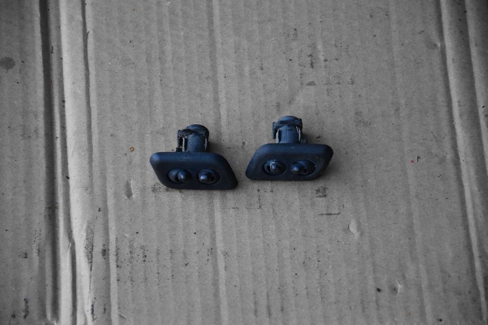 Spryskiwacz Dysza xenon BMW E39 w zderzak przedni przód