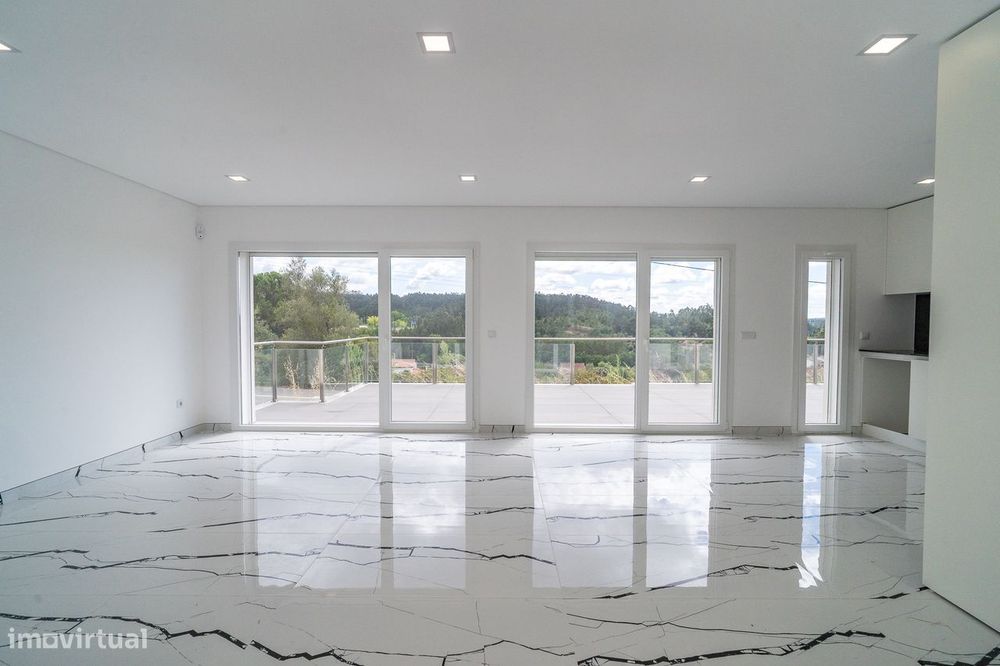 Moradia isolada T4 + 1 em Coimbra