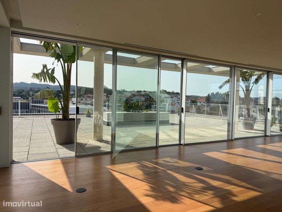 Apartamento T4 com vistas únicas em Barcelinhos, Barcelos.