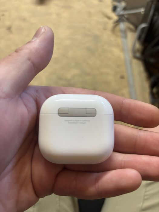 Sprzedam słuchawki AirPods 4 na gwarancji.