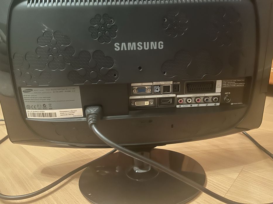 TV Monitor Samsung  SyncMaster 933HD