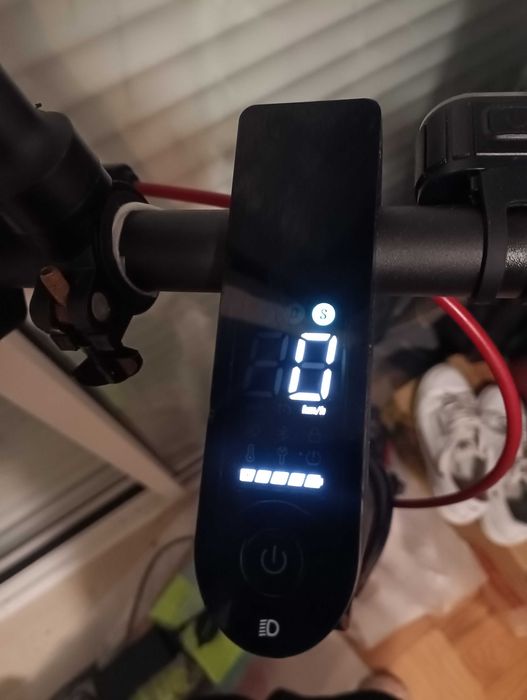 Xiaomi trotinete scooter 4blk 300w 35km de autonomia da bateria , 25km