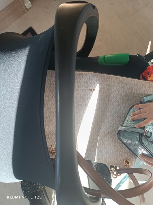 Продам нове автокрісло