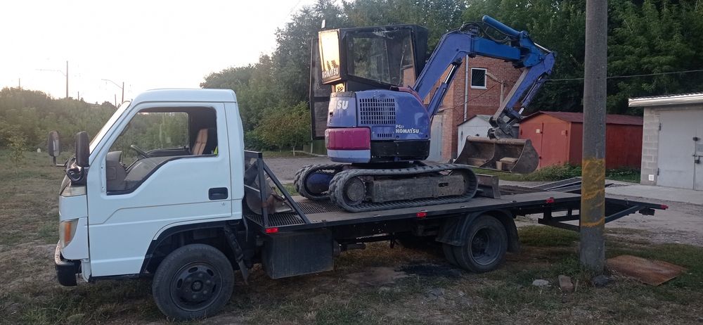 Мініекскаватор Komatsu pc 27 разом з евакуатором