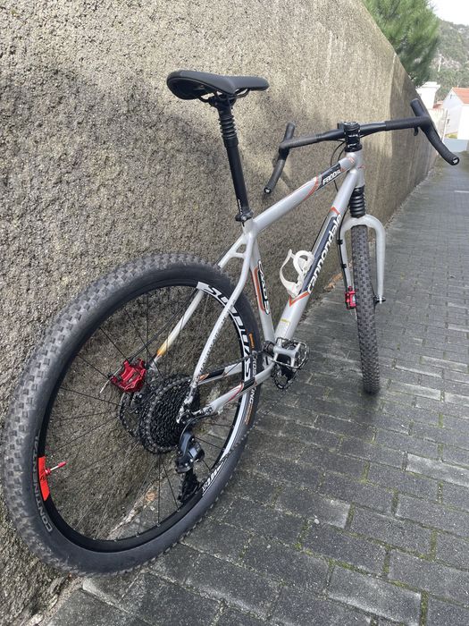 Cannondale f800sl transformada para Monster Gravel