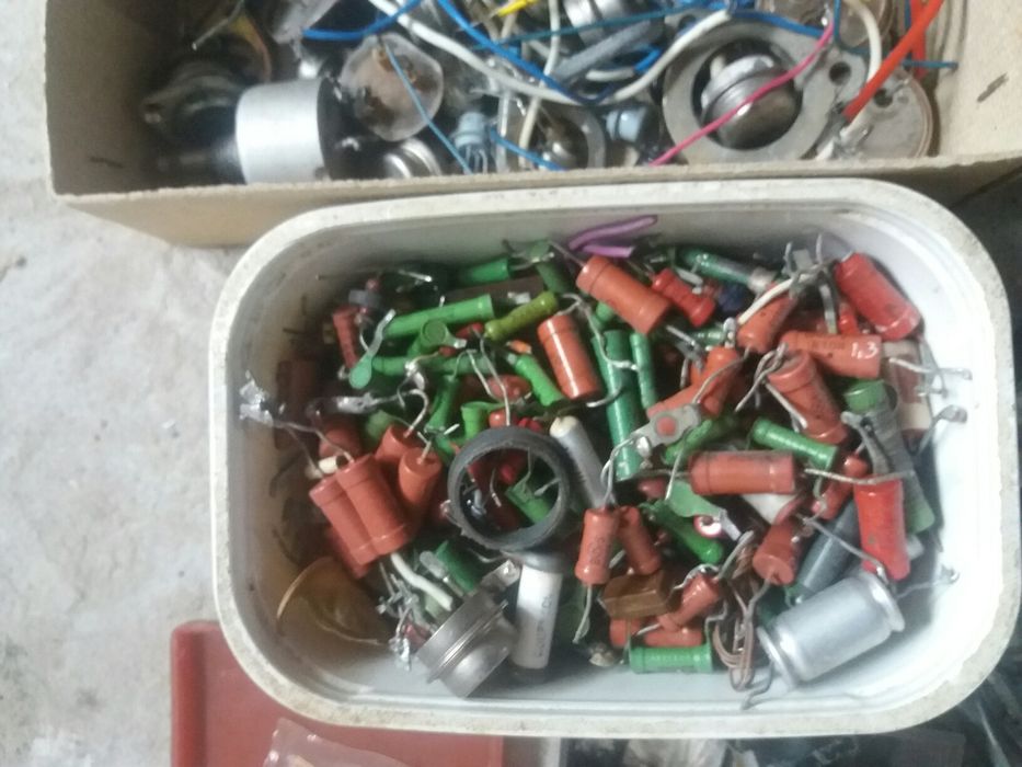 Радіодеталі/транзистори, мікросхемм: 30 грн. - Аксесуари й комплектуючі ...