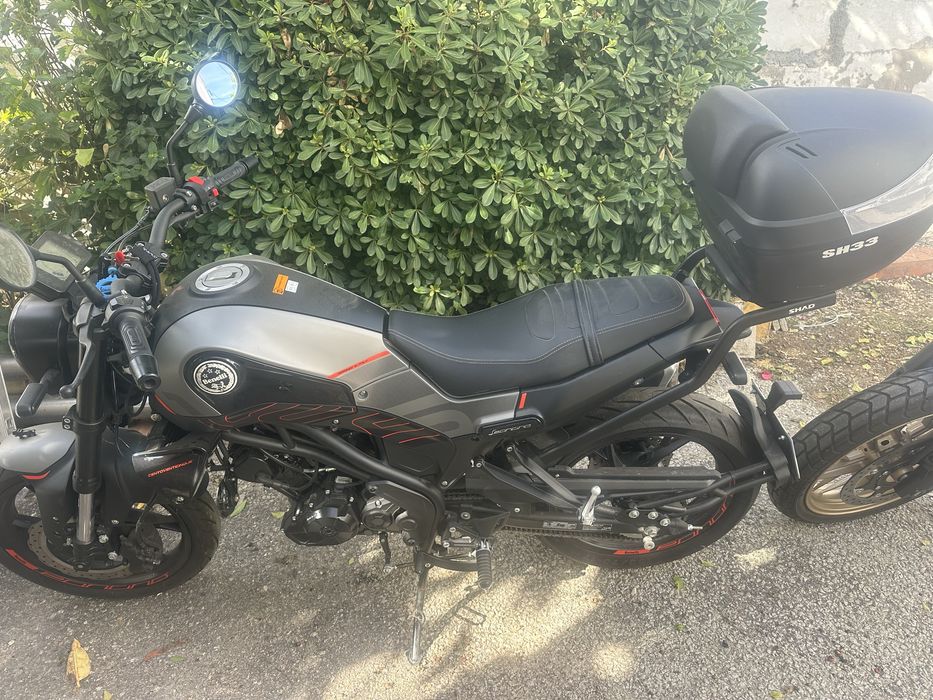 Moto Benelli Leoncino 125