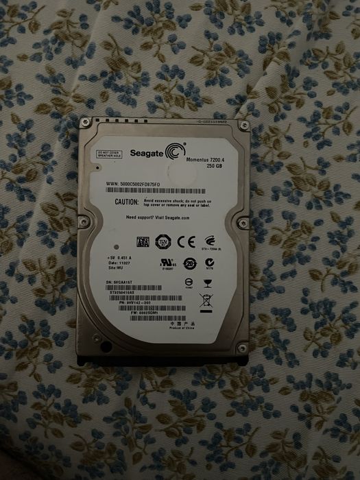 Selling Hard Drives64584249978242121