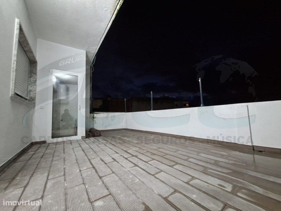 Apartamento T2 com terraço