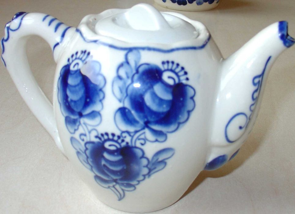 Fajansowy  czajniczek Gżel