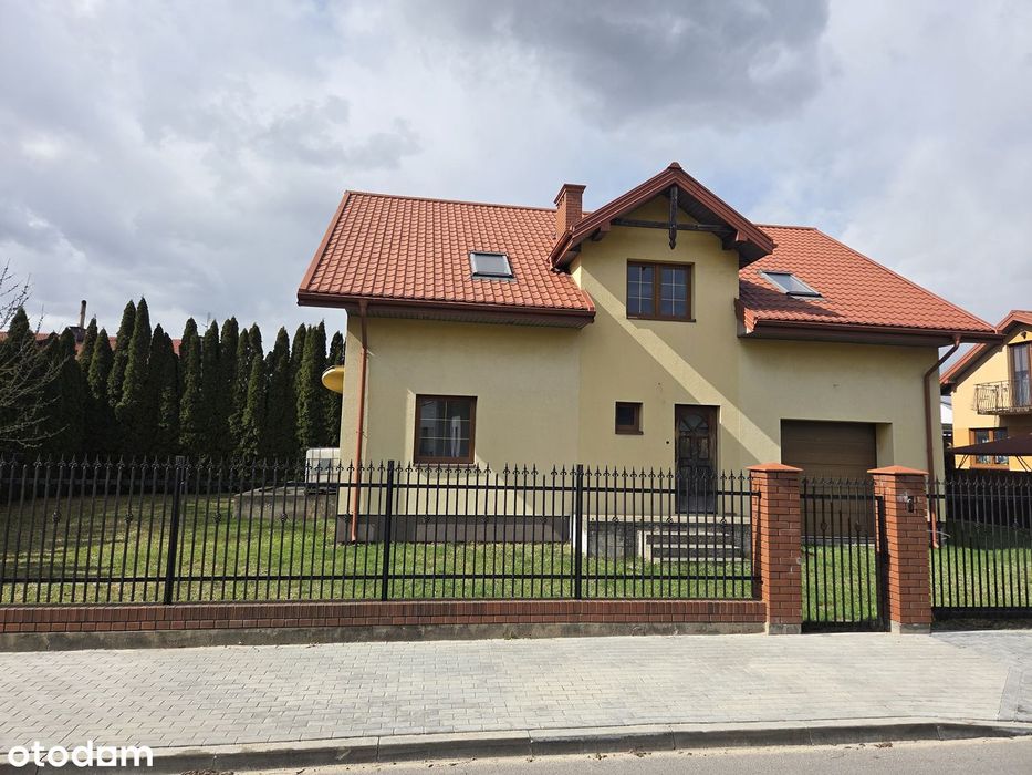 Dom wolnostojący w Warce przy ulicy Różanej