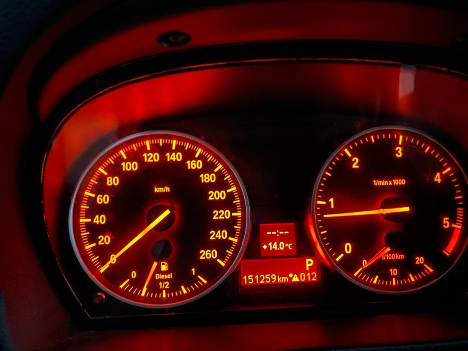 BMW 318d ano 2011