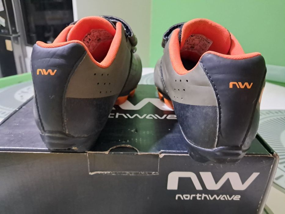 Sapatos de encaixe Noth Wave, tamanho 34