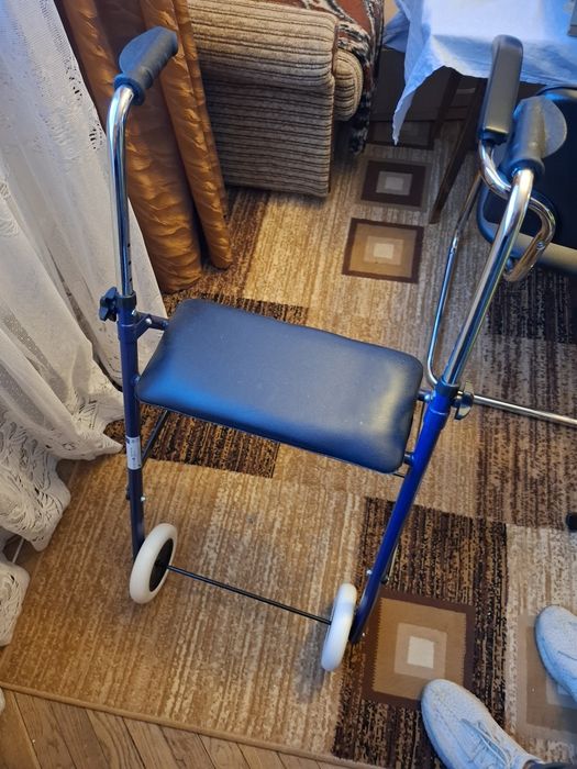 Balkonik z siedziskiem