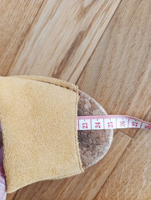 Продам женские Clarks замшевые босоножки