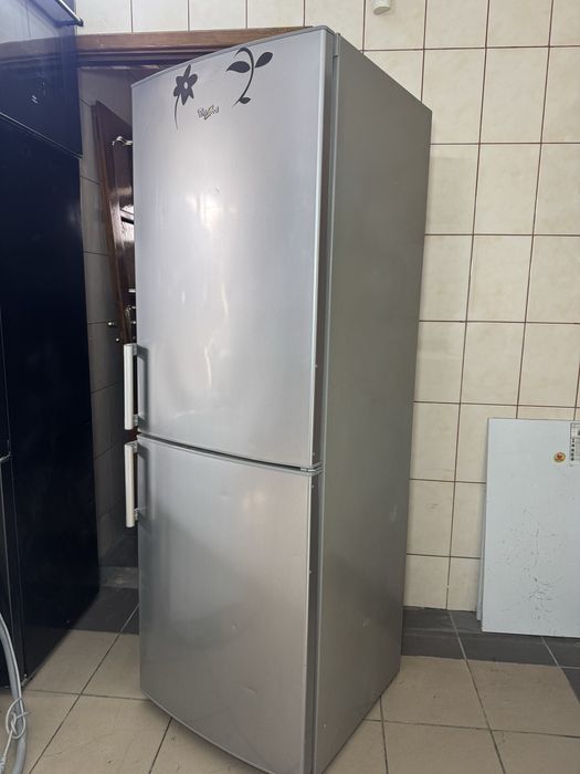 Холодильник з морозилкою Whirlpool Нержавійка