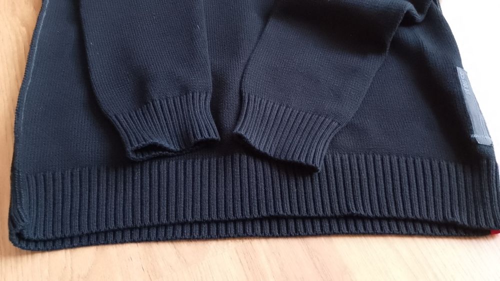 NOWY sweter męski, rozm M ( zdecydowanie)