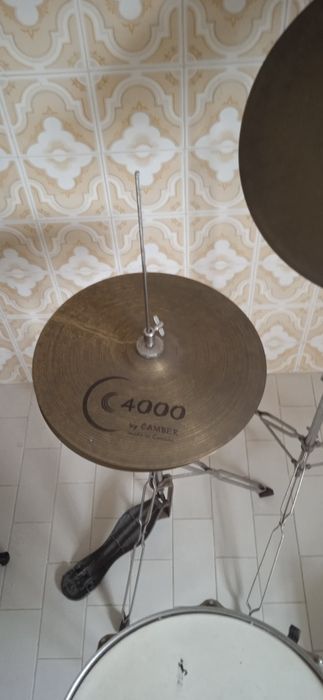 Se vende bateria musical completa como nova.