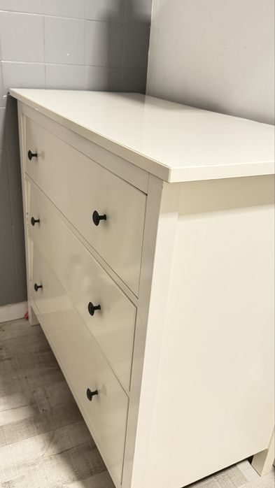 Comoda IKEA usada