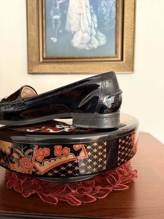 Czarne lakierowane loafersy mokasyny vintage old money preppy