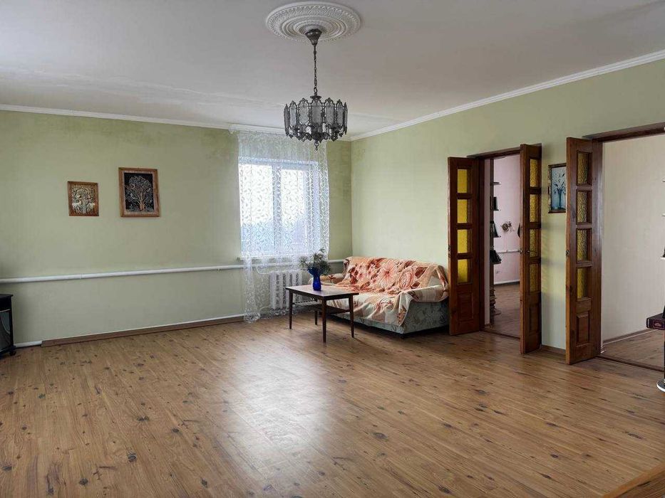 Продаж двоповерхового будинку для великої сім’ї в с. Хацьки